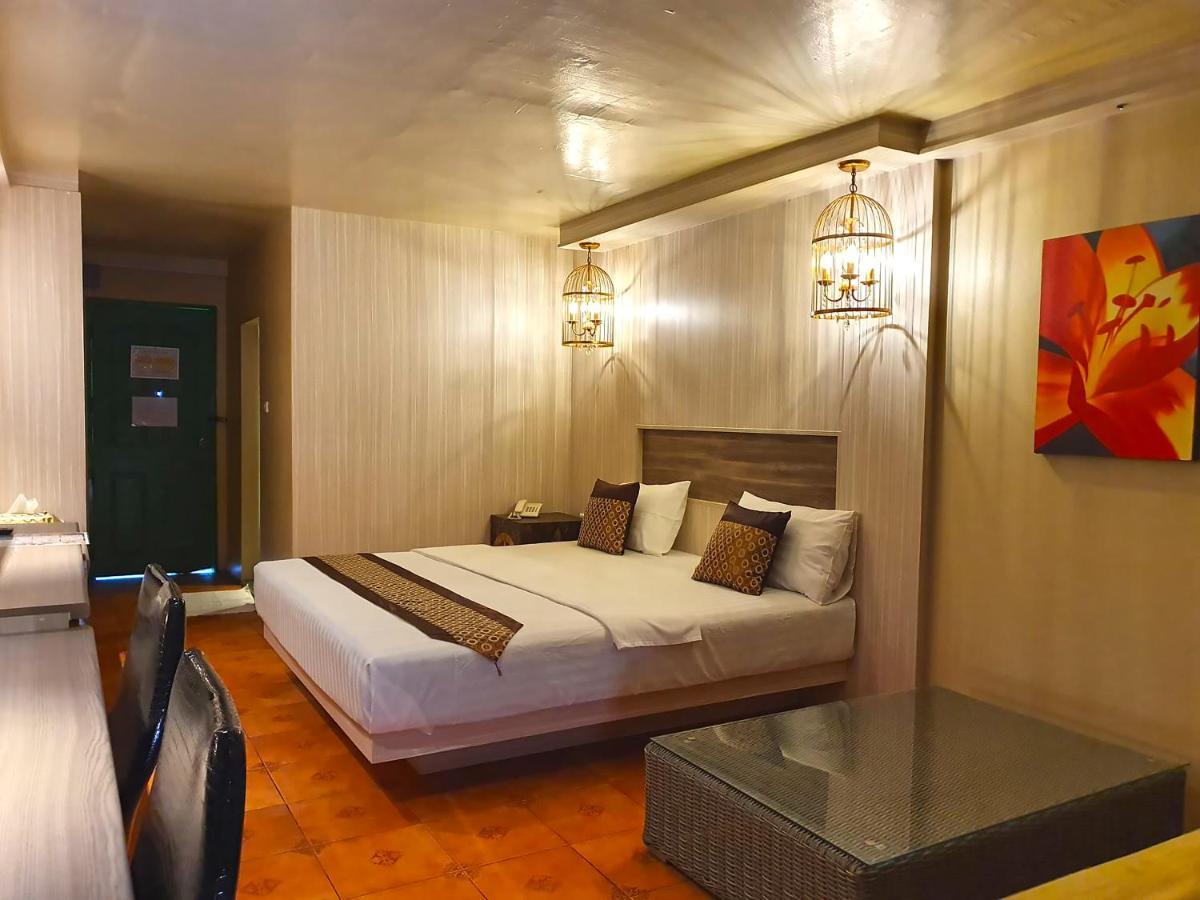 The Montana Lodge-Sathorn Bangkok Exteriör bild