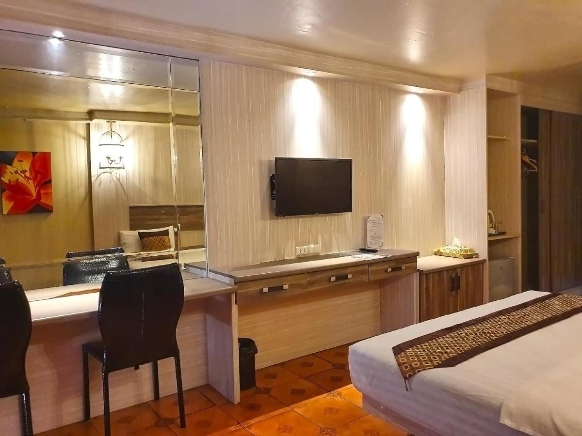 The Montana Lodge-Sathorn Bangkok Exteriör bild