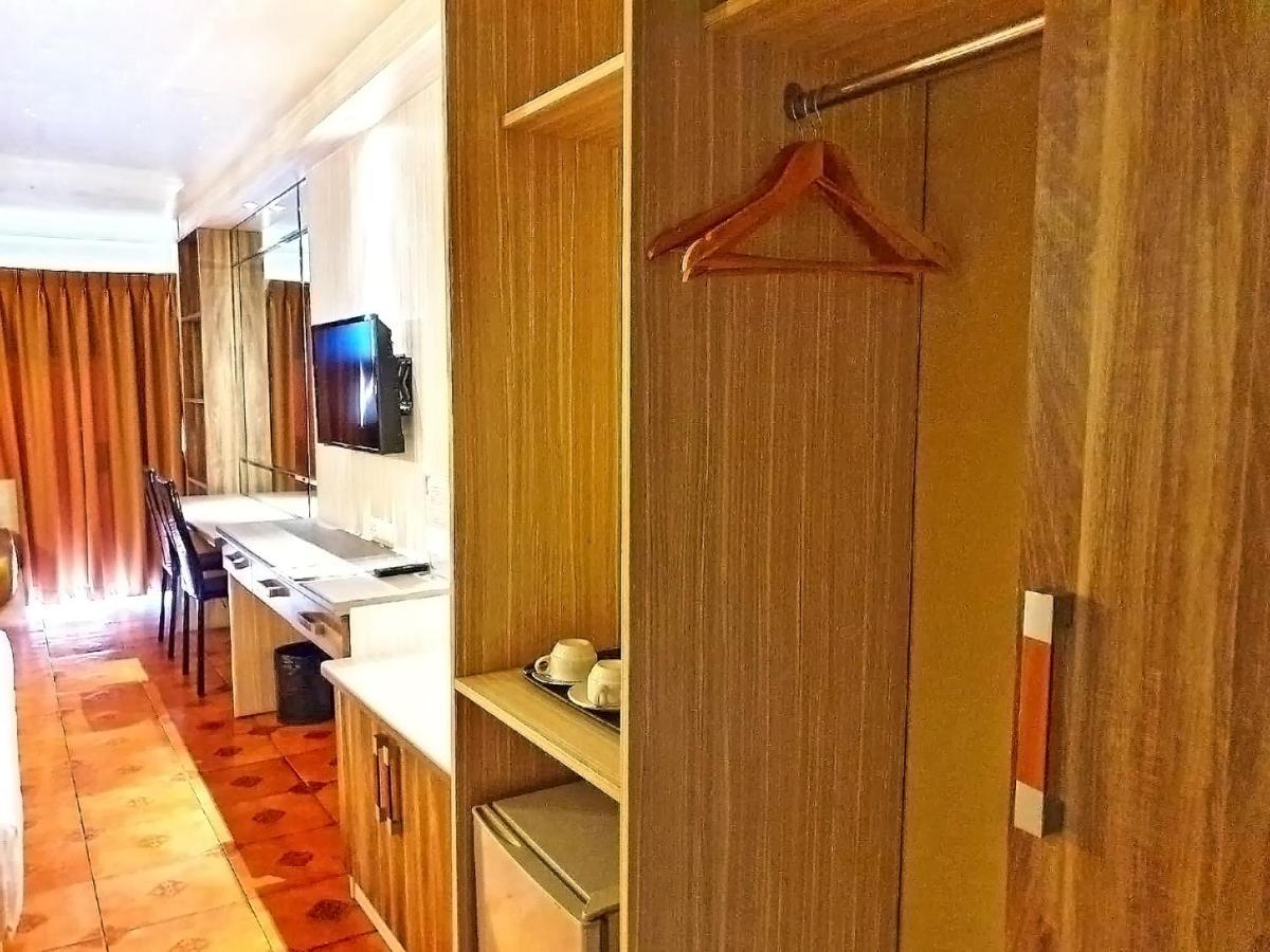 The Montana Lodge-Sathorn Bangkok Exteriör bild